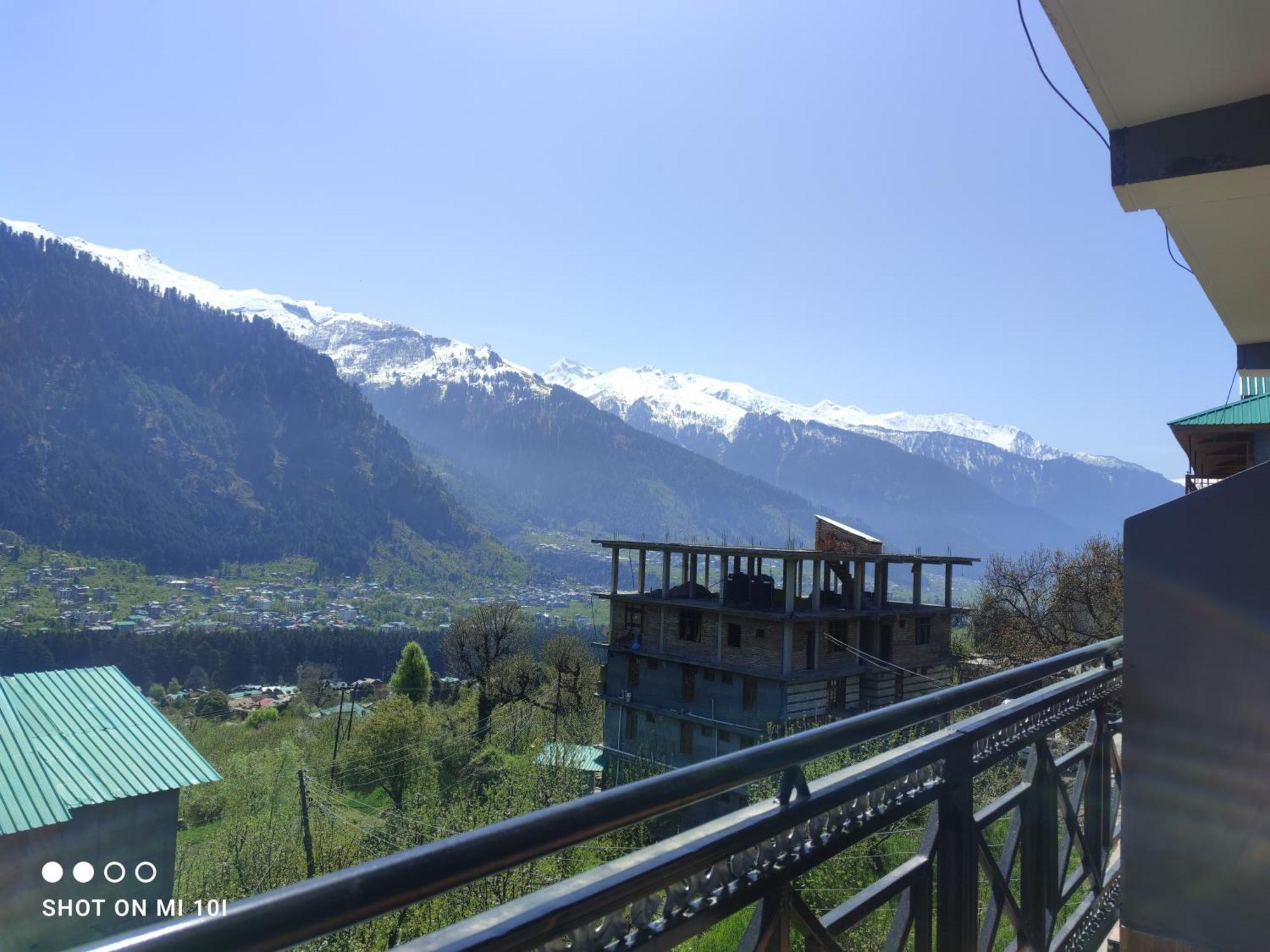 Krishana Cottage A Pure Veg !!!300 M From Hadimba Temple!!!Balcony Rooms!!!Veg Restaurant!!!Couple Friendly!!!Family Cottage!!! Manāli Kültér fotó