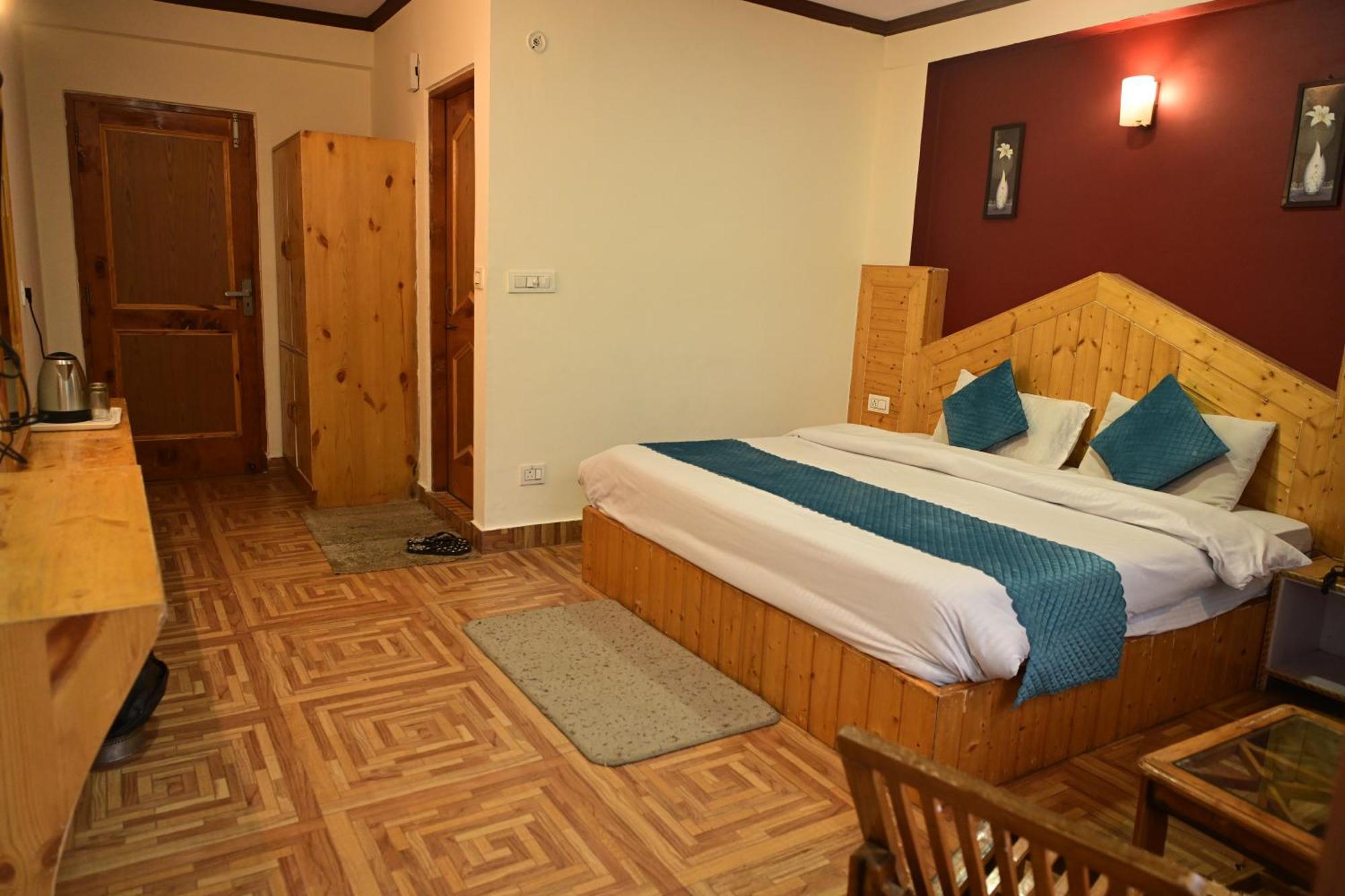 Krishana Cottage A Pure Veg !!!300 M From Hadimba Temple!!!Balcony Rooms!!!Veg Restaurant!!!Couple Friendly!!!Family Cottage!!! Manāli Kültér fotó