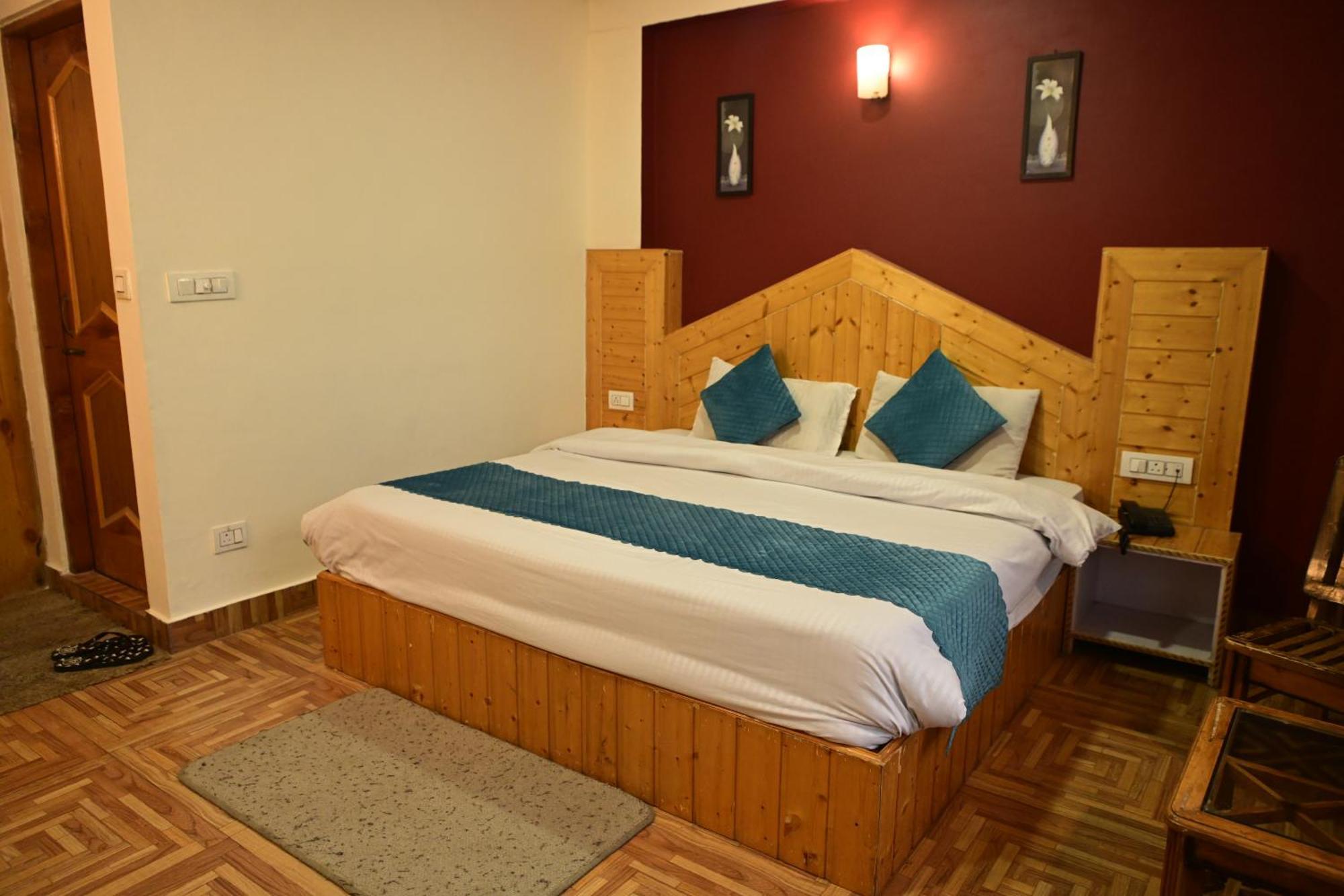 Krishana Cottage A Pure Veg !!!300 M From Hadimba Temple!!!Balcony Rooms!!!Veg Restaurant!!!Couple Friendly!!!Family Cottage!!! Manāli Kültér fotó