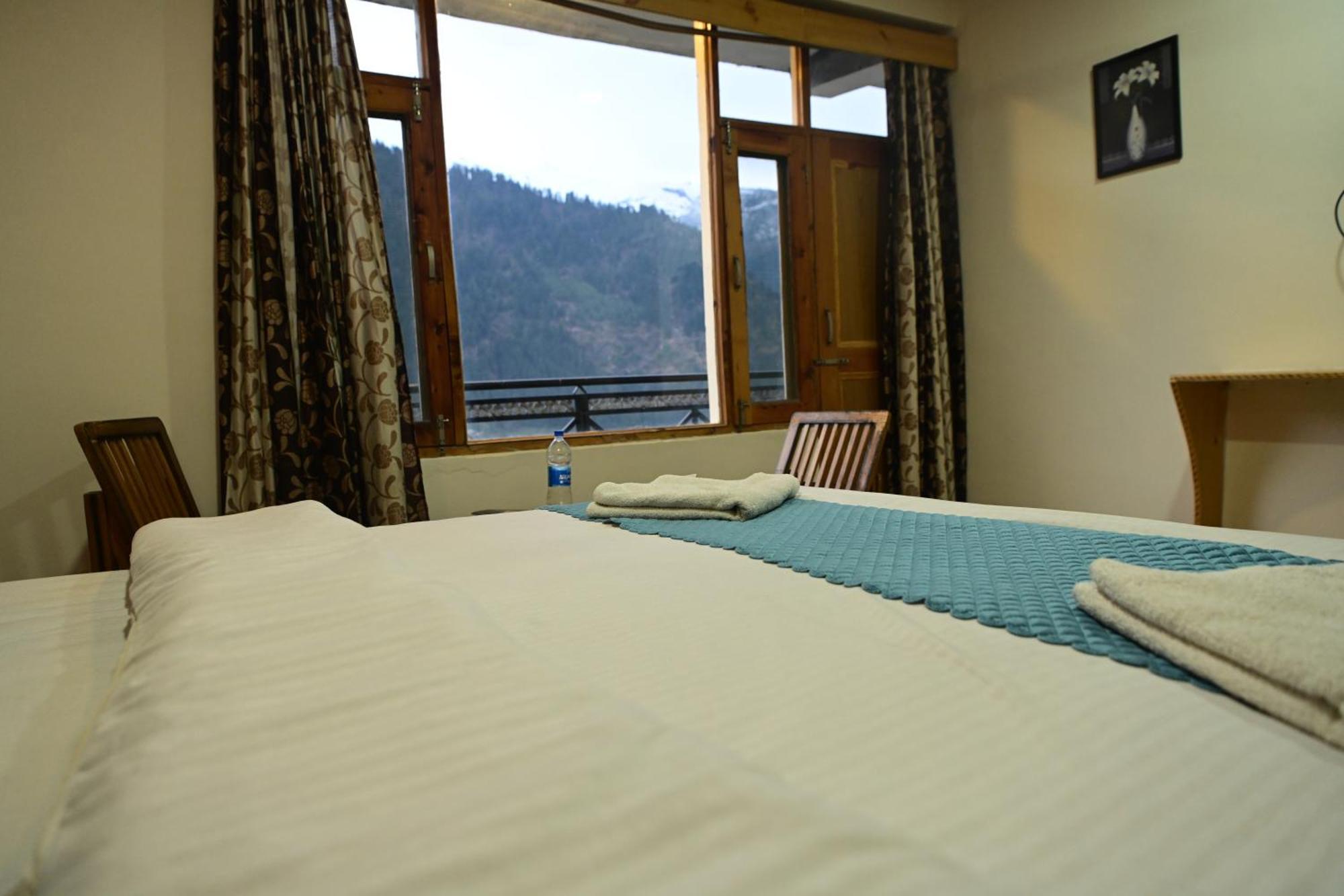 Krishana Cottage A Pure Veg !!!300 M From Hadimba Temple!!!Balcony Rooms!!!Veg Restaurant!!!Couple Friendly!!!Family Cottage!!! Manāli Kültér fotó