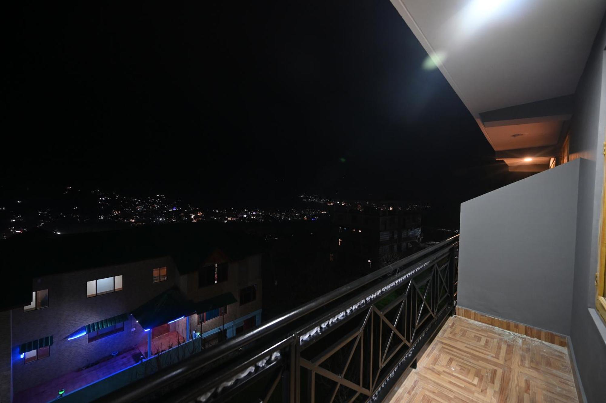 Krishana Cottage A Pure Veg !!!300 M From Hadimba Temple!!!Balcony Rooms!!!Veg Restaurant!!!Couple Friendly!!!Family Cottage!!! Manāli Kültér fotó