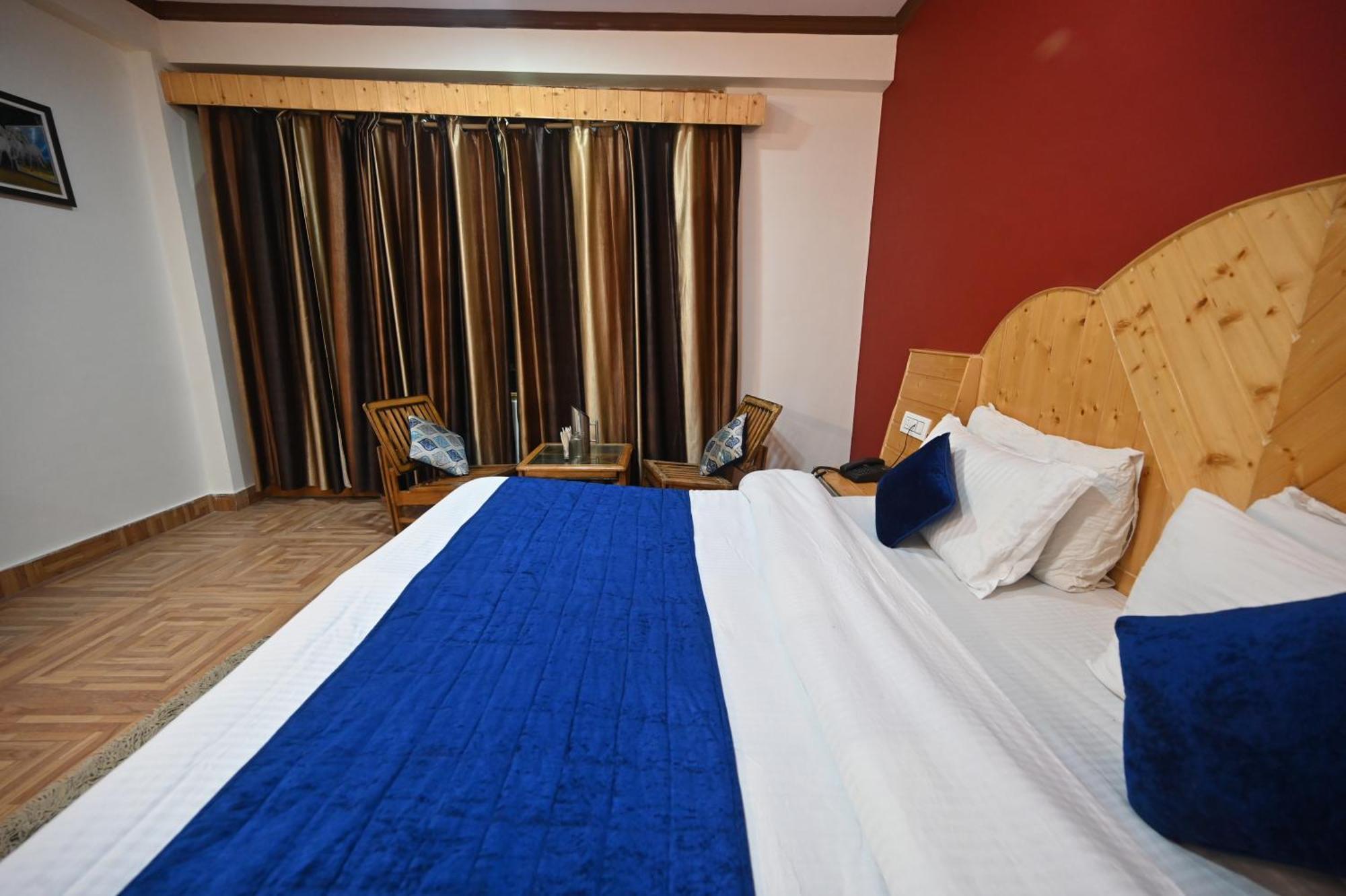 Krishana Cottage A Pure Veg !!!300 M From Hadimba Temple!!!Balcony Rooms!!!Veg Restaurant!!!Couple Friendly!!!Family Cottage!!! Manāli Kültér fotó