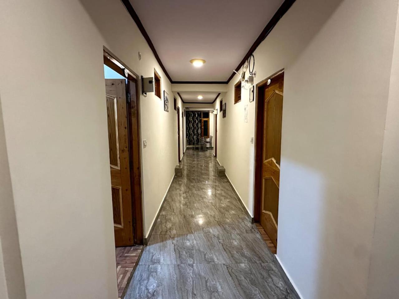 Krishana Cottage A Pure Veg !!!300 M From Hadimba Temple!!!Balcony Rooms!!!Veg Restaurant!!!Couple Friendly!!!Family Cottage!!! Manāli Kültér fotó