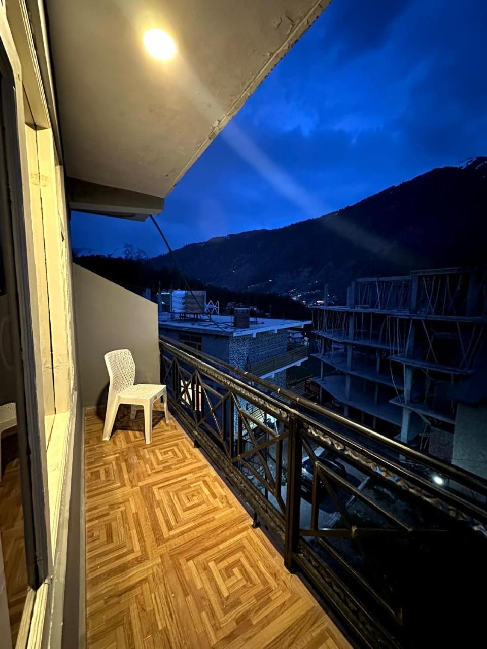 Krishana Cottage A Pure Veg !!!300 M From Hadimba Temple!!!Balcony Rooms!!!Veg Restaurant!!!Couple Friendly!!!Family Cottage!!! Manāli Kültér fotó